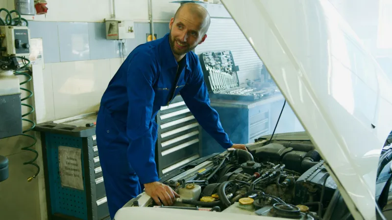 Engine on the Ropes: How Detroit Mechanics Decide Between a Rebuild and a Full Swap — and What That Means for Your Wallet